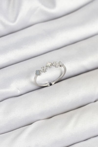 Pirinç Gümüş Renk Minimal Yonca Detaylı Kadın Yüzük