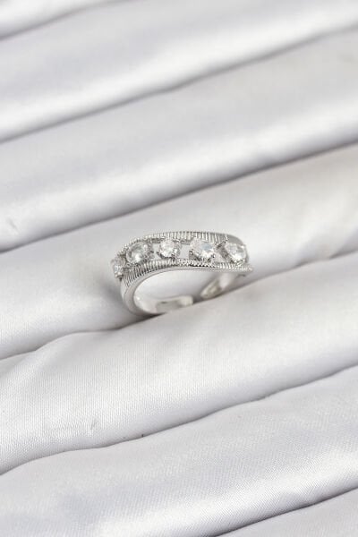 Pirinç Gümüş Renk Zirkon Taşlı Kadın Yüzük