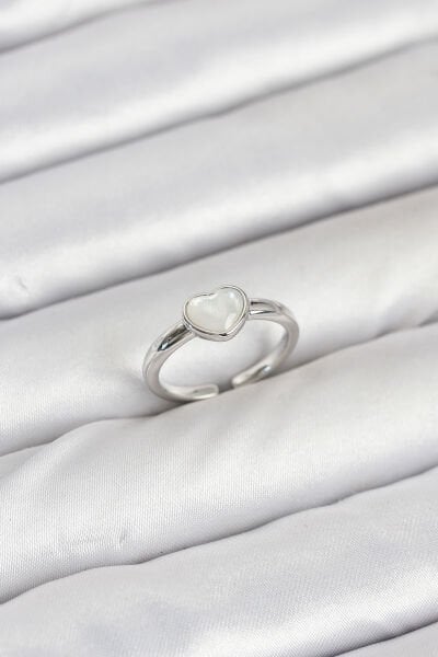 Pirinç Gümüş Renk Kalpli Kadın Yüzük