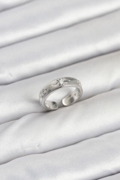 Pirinç Gümüş Renk Zirkon Taşlı Kutup Yıldızı Model Kadın Yüzük