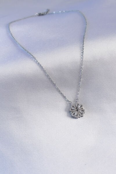 316L Çelik Gümüş Renk Açılır Yonca Model Kadın Kolye