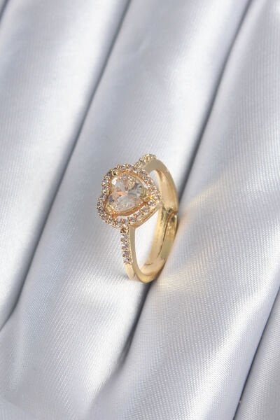 Pirinç Gold Renk Zirkon Taşlı Kalp Charm Model Kadın Yüzük